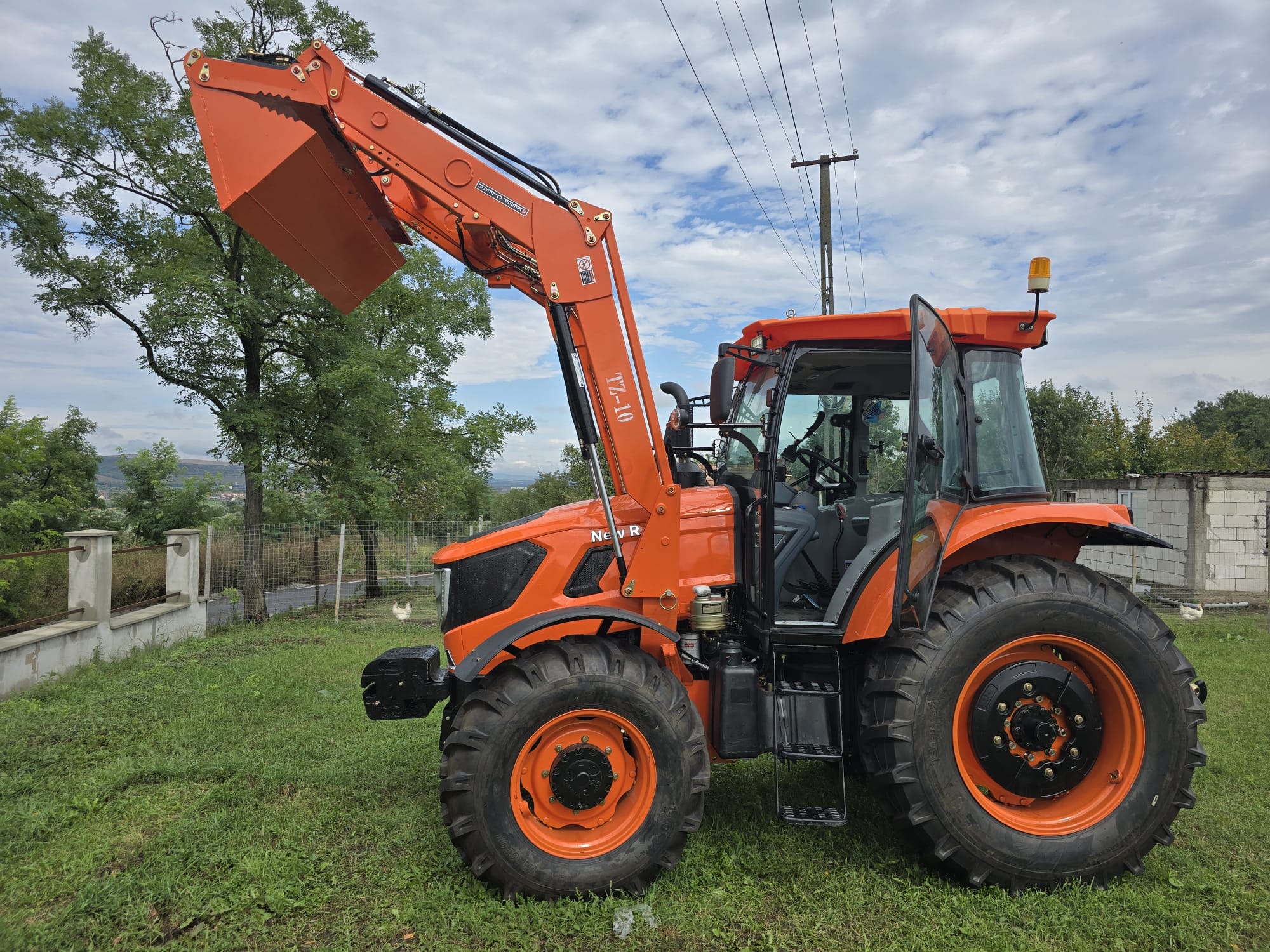 Tractor 100 CP cu încărcător frontal